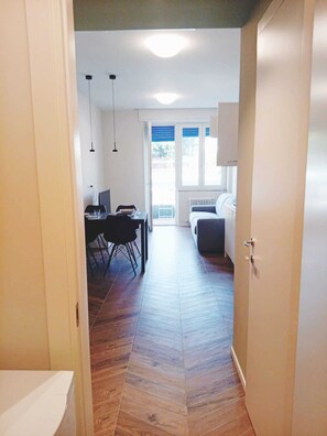 Interior - Cozy 1-bedroom apartment in charming Como with AC (Como)