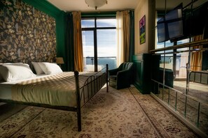 10 chambres, fer et planche à repasser, Wi-Fi, draps fournis