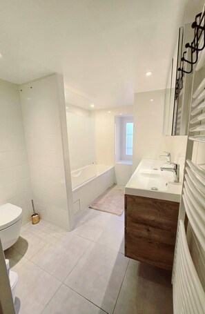 Hair dryer, towels, toilet paper - Pleasures between sea and mountains (Aspremont)