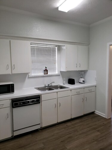 Charming 3-bedroom house conveniently located in the heart of Houston.