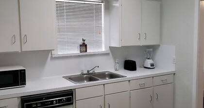 Charming 3-bedroom house conveniently located in the heart of Houston.