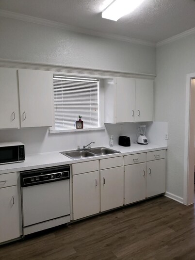 Charming 3-bedroom house conveniently located in the heart of Houston.