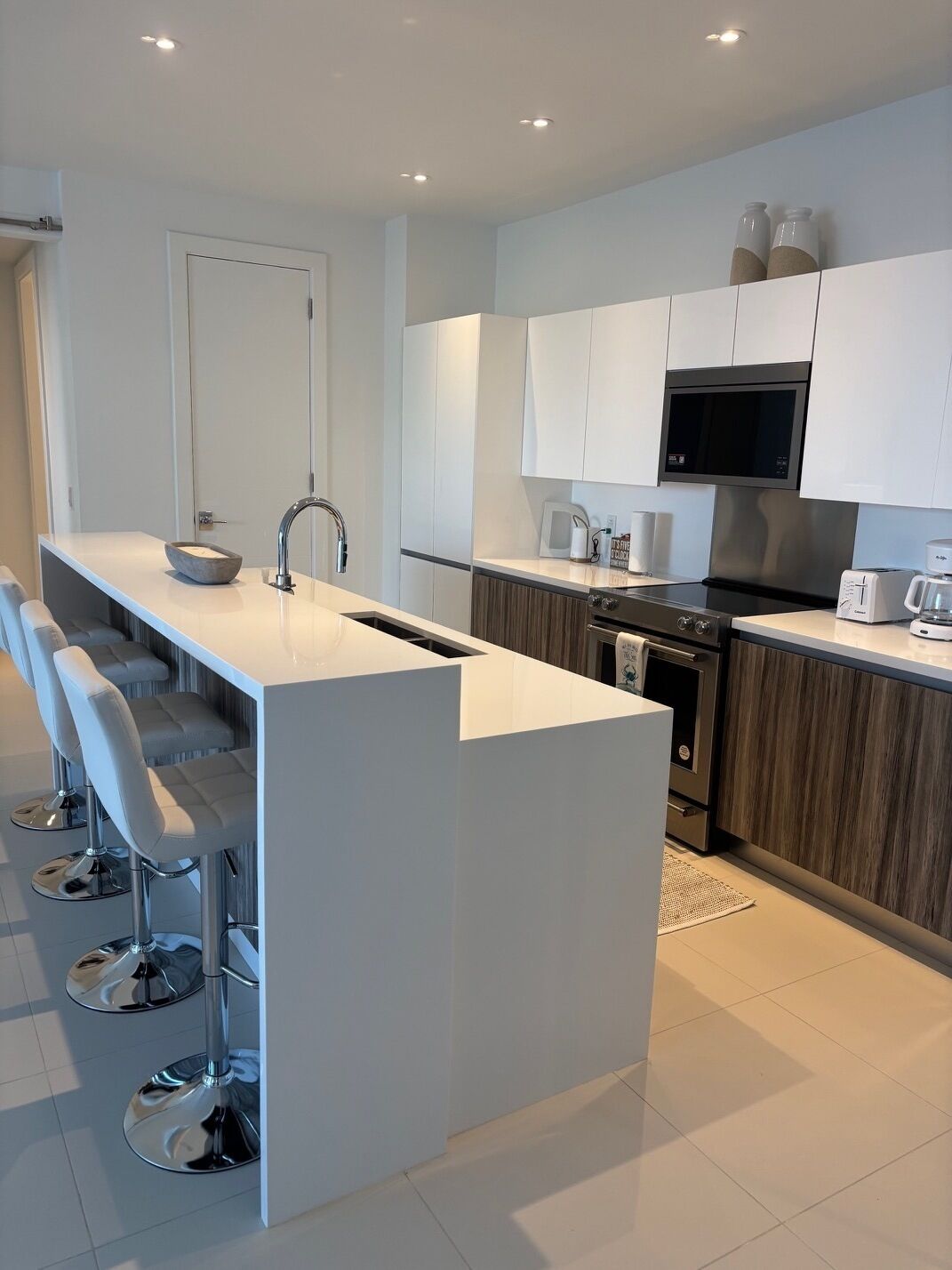 Refrigerador, microondas, horno, placa de cocina