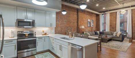 Mikrowelle, Ofen, Herdplatte, Geschirrspüler