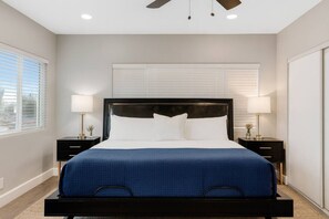 2 bedrooms, desk, iron/ironing board, travel cot - Bella| Pool/Spa|Downtown|Freeways|Beaches (San Diego)