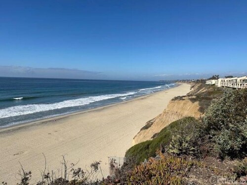 Green Flash, Bluff-side
 Townhouse steps to beach