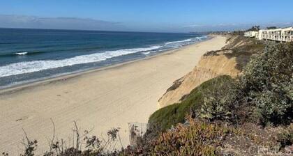 Green Flash, Bluff-side
Townhouse steps to beach
