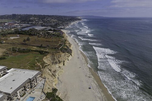 Coastal Townhouse - Close to Everything!