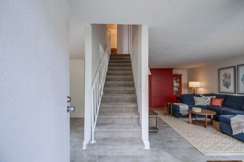 Coastal Townhouse - Close to Everything!