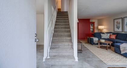 Coastal Townhouse - Close to Everything!