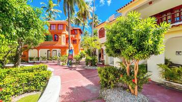 Körperbehandlungen, Hydrotherapie, Aromatherapie, Warmsteinmassagen