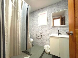 Suite presidencial, 1 habitación, alberca privada, vista al jardín | Baño | Regadera, amenidades de baño gratuitas, toallas, jabón 