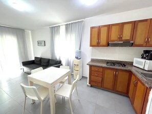 Suite presidencial, 1 habitación, alberca privada, vista al jardín | Cocina privada | Refrigerador 