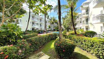 Deluxe Studio, Private Pool, Garden Area | View from room