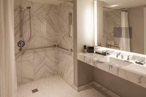 Hårføner, håndklær, såpe og toalettpapir