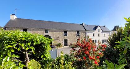 La Maison Keribin 4****, Luxury traditional self catering cottage with its private Jacuzzi (Min stay 3 nights)