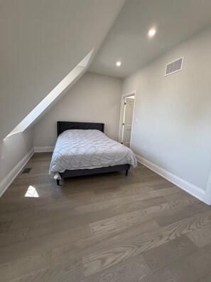 Iron/ironing board, internet - Elegant 4-Bed, 6-Bath Luxury Retreat (Markham)