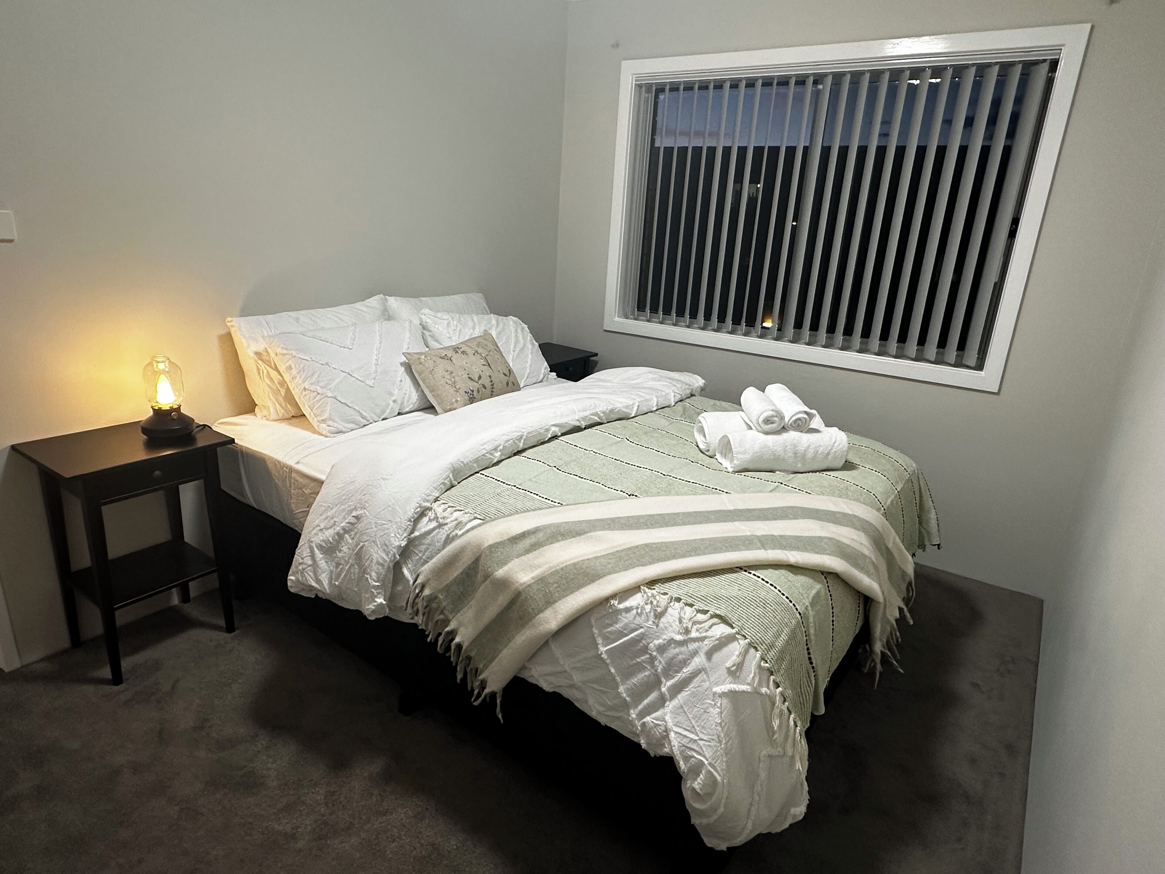 2 habitaciones, tabla de planchar con plancha, wifi y ropa de cama 