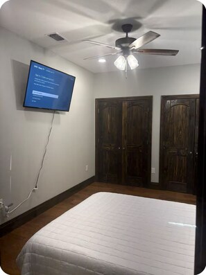 3 bedrooms, WiFi, bed sheets - Terrific 3-bedroom apartment with Wifi (Vernon)