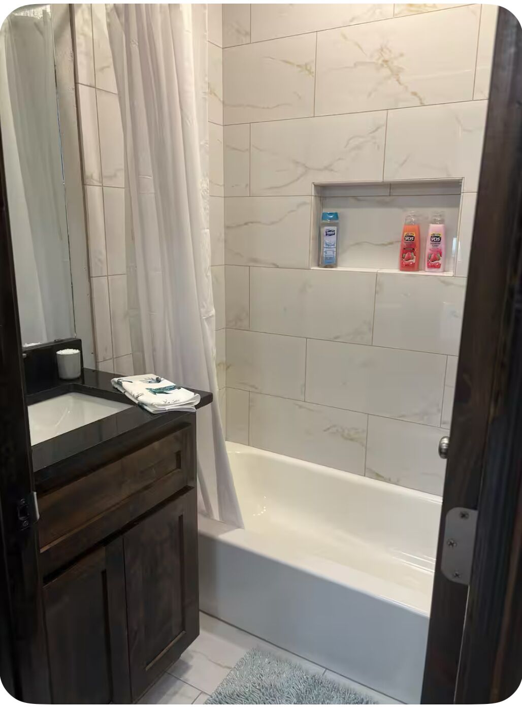 Toallas, jabón, papel de baño 