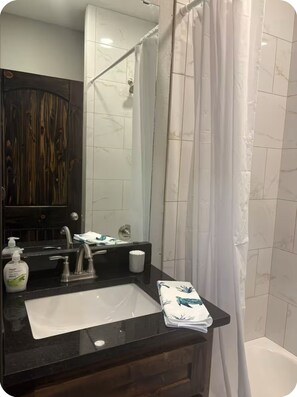 Håndklær, såpe og toalettpapir