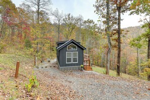 Exterior - 8 Mi to Dtwn Franklin: Mtn-View Cabin w/ Fire Pit (Franklin)