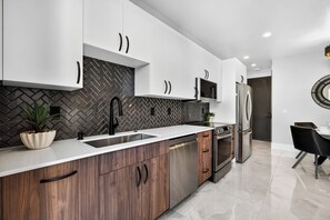 Microwave, oven, stovetop, dishwasher - Moonlight Mesa (Hurricane)