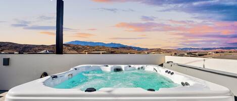 Tina de hidromasaje al aire libre