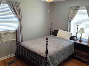 3 bedrooms, iron/ironing board, WiFi, bed sheets