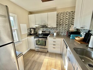 冰箱、微波炉、烤箱、炉灶