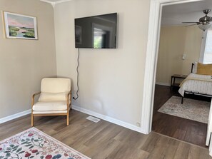 2 多间卧室、办公桌、熨斗/熨衣板、旅行婴儿床