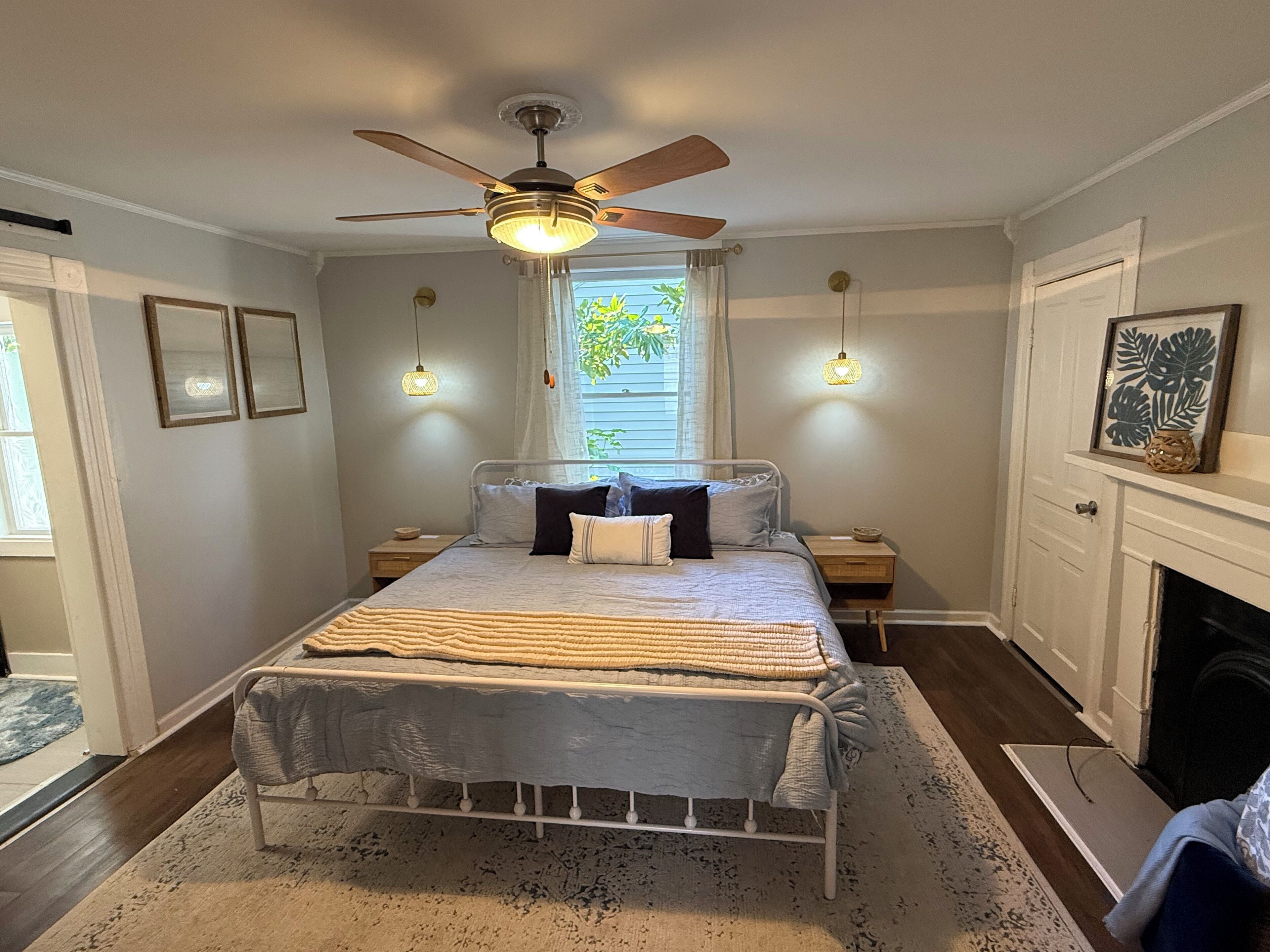 2 Schlafzimmer, Schreibtisch, Bügeleisen/Bügelbrett, Reisekinderbett