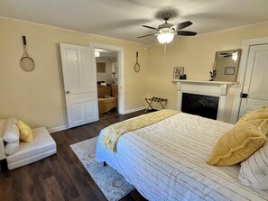 2 bedrooms, desk, iron/ironing board, travel cot