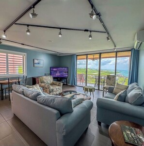 TV - Whistfully Wilde a delightful 3-bedroom condo Located in Coakley Bay (Christiansted)