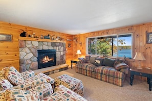 TV, fireplace, books - 4BR Lakefront Home | Kayaks, Fire Pit & Views (Hawks)