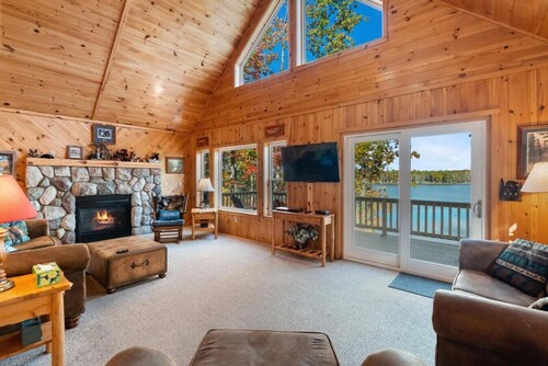 4BR Lakefront Home | Kayaks, Fire Pit & Views