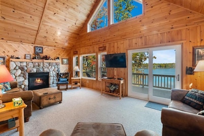 4BR Lakefront Home | Kayaks, Fire Pit & Views