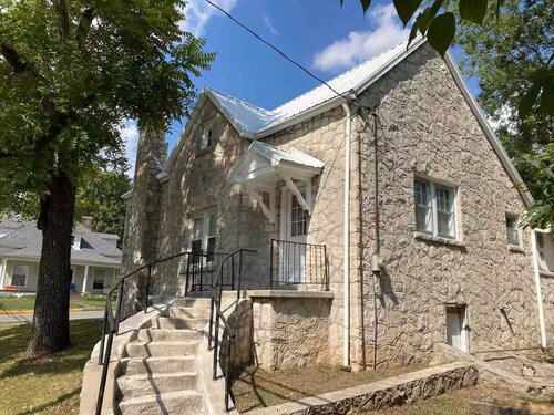 Convenient stone apartment near everything! Month+