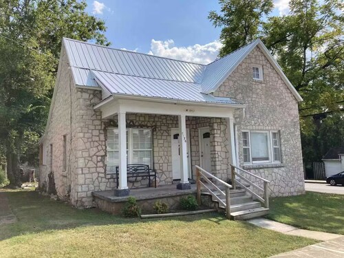 Convenient stone apartment near everything! Month+
