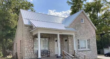 Convenient stone apartment near everything! Month+