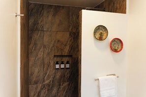 Junior Suite, 1 Katil Raja (King) | Bilik Mandi | Pancuran mandi, hulu semburan mandi hujan, pengering rambut 