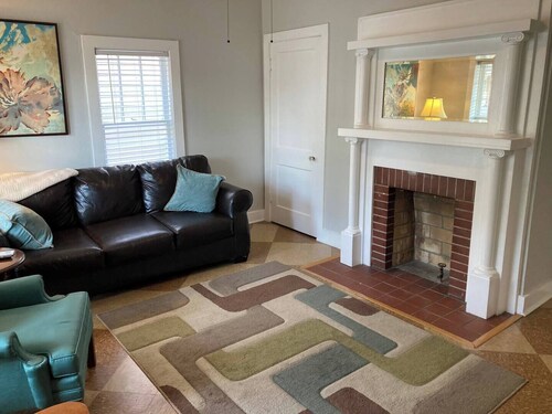 Cozy Apartment in the heart of town. Monthly min.