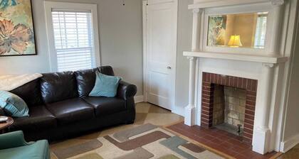 Cozy Apartment in the heart of town. Monthly min.