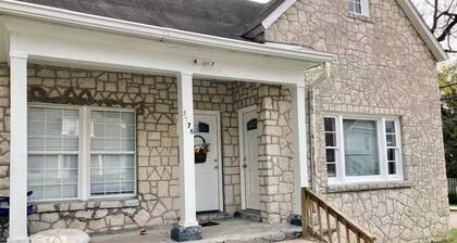 Cozy Apartment in the heart of town. Monthly min.