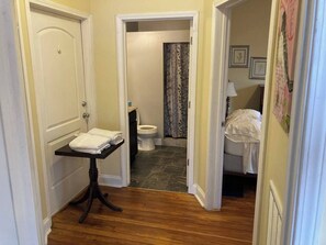 1 makuuhuone, silitysrauta/-lauta, Wi-Fi, vuodevaatteet