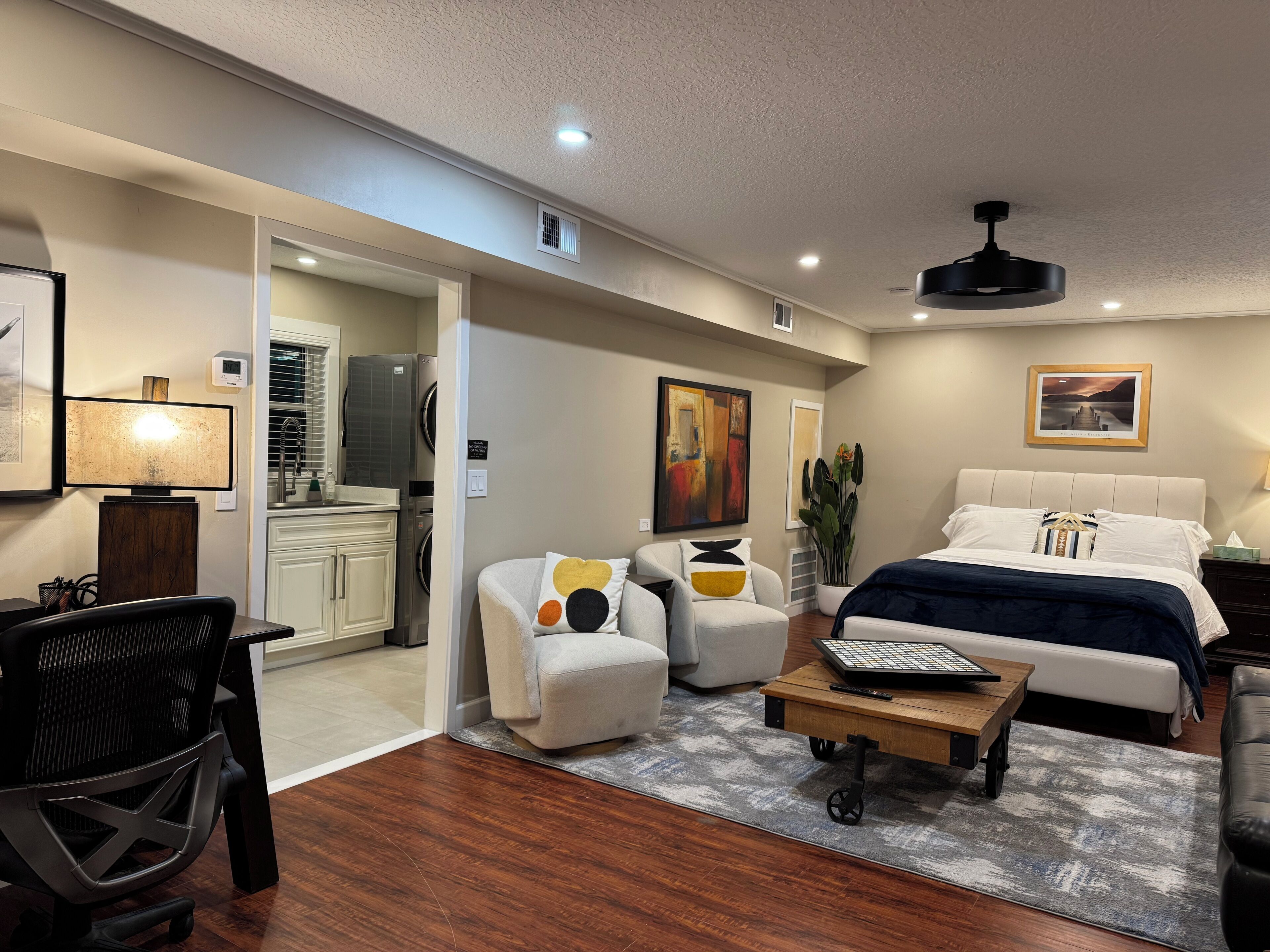 1 habitación, tabla de planchar con plancha, wifi gratis y ropa de cama 