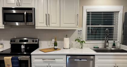 Vista Vibes: Modern Guest House 5 mins to Downtown Mount Dora
