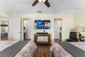3 Schlafzimmer, Schreibtisch, Bügeleisen/Bügelbrett, WLAN