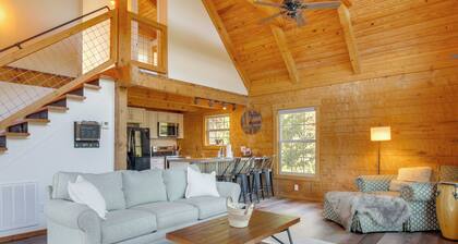 Hike & Unwind, Peaceful Wooded Retreat in Newport