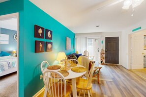 Dining - Ground-floor condo near the beach w/shared pool, large private patio, AC & WiFi (Ocean City)